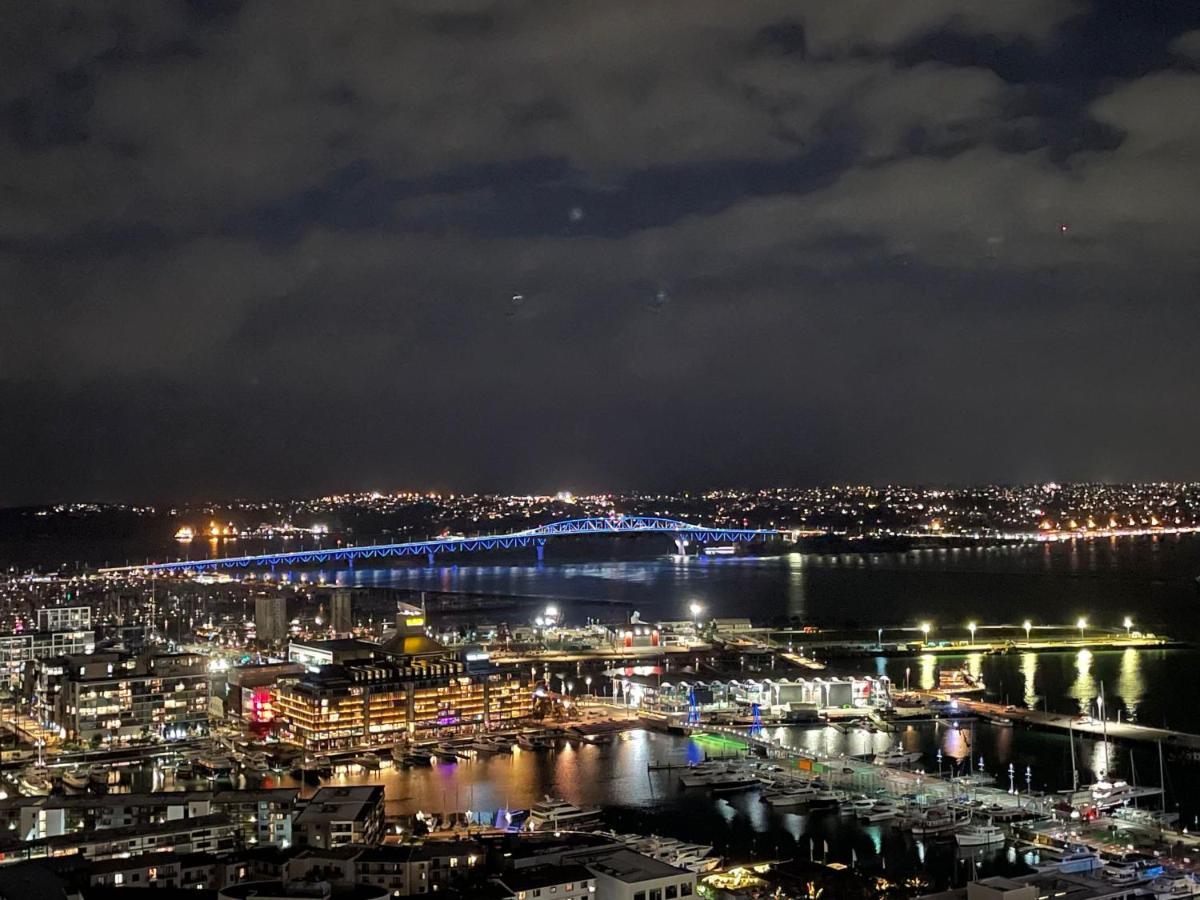 Magnificent Harbour View Skytower View Apartment In Cbd Оукланд Екстериор снимка