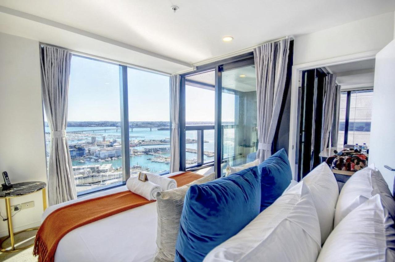 Magnificent Harbour View Skytower View Apartment In Cbd Оукланд Екстериор снимка