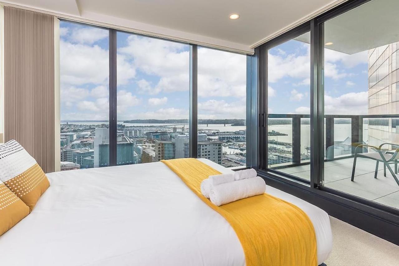 Magnificent Harbour View Skytower View Apartment In Cbd Оукланд Екстериор снимка