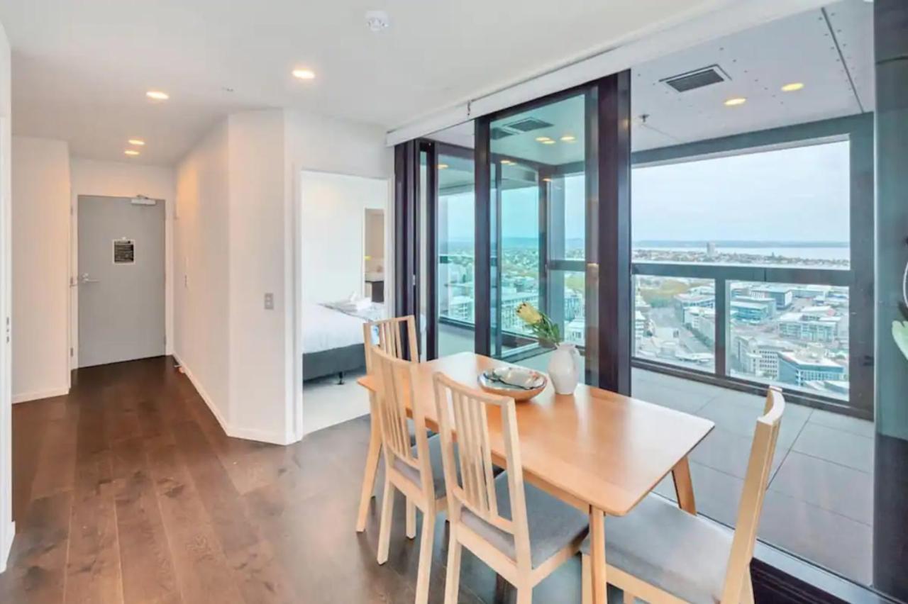 Magnificent Harbour View Skytower View Apartment In Cbd Оукланд Екстериор снимка
