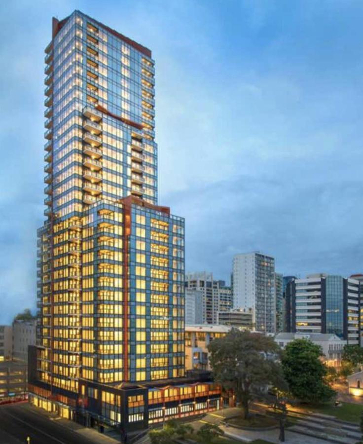 Magnificent Harbour View Skytower View Apartment In Cbd Оукланд Екстериор снимка