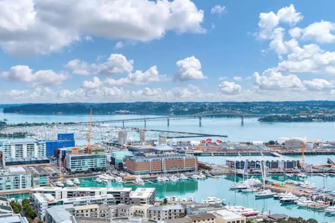 Magnificent Harbour View Skytower View Apartment In Cbd Оукланд Екстериор снимка