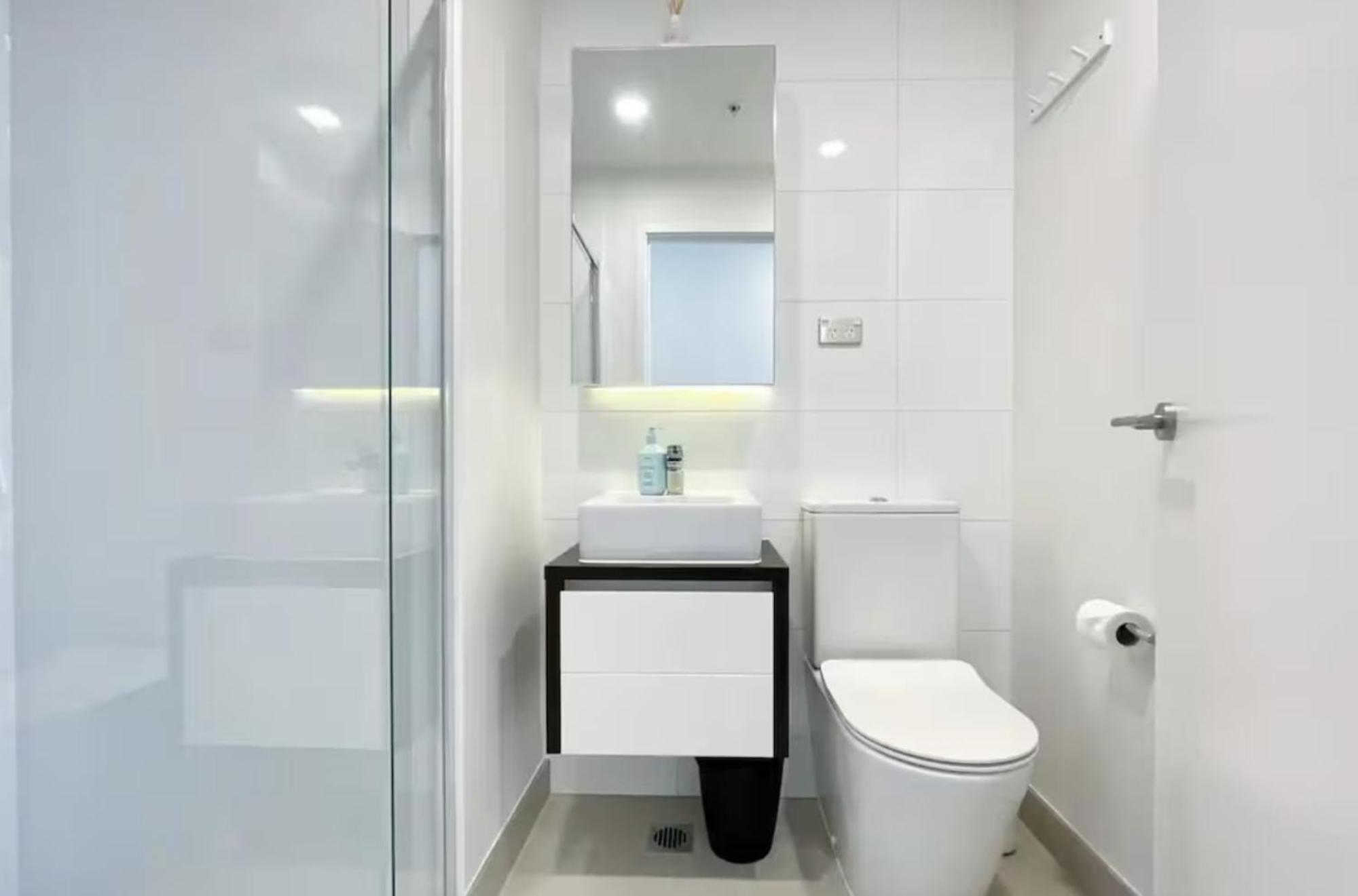 Magnificent Harbour View Skytower View Apartment In Cbd Оукланд Екстериор снимка