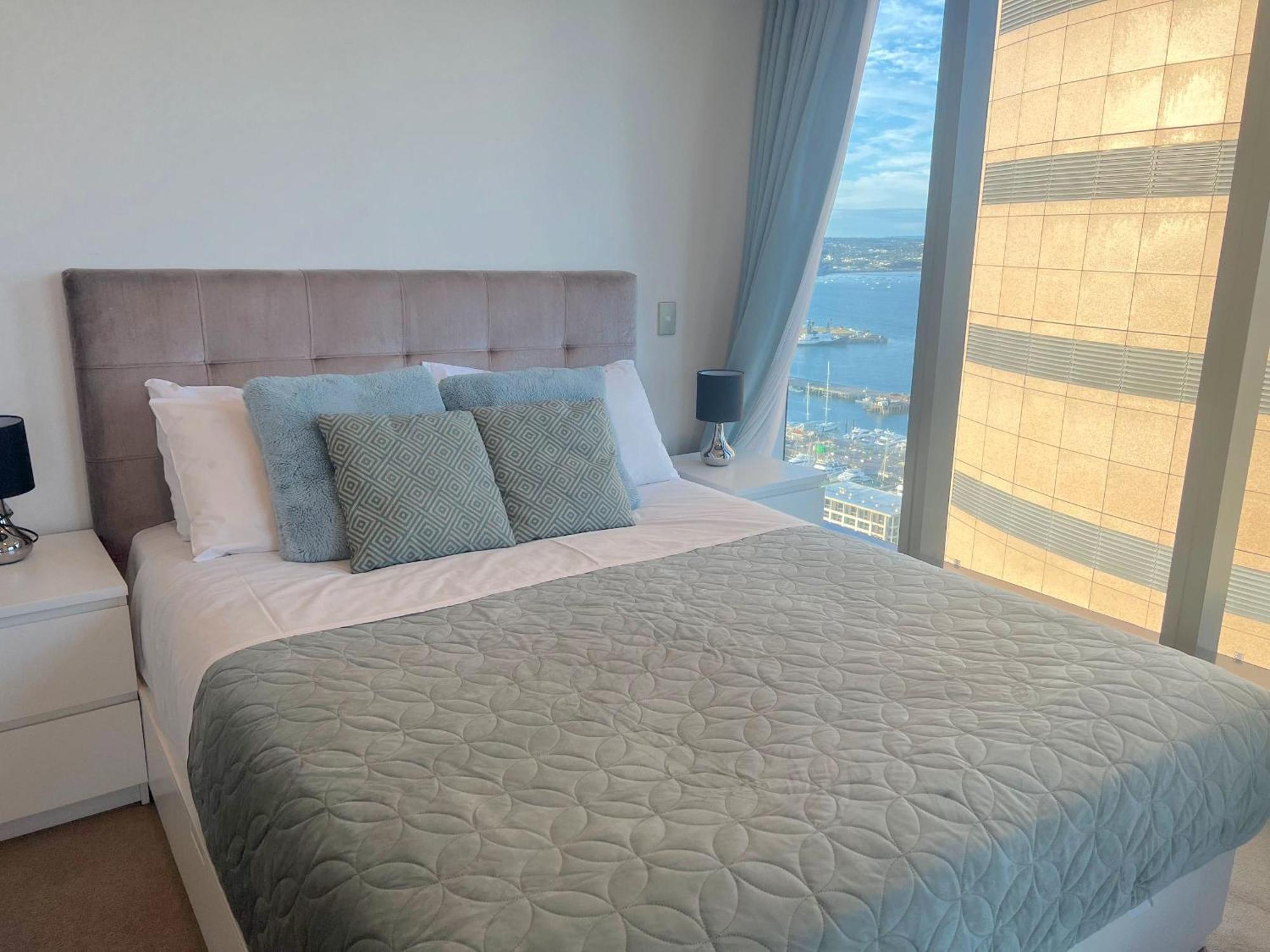 Magnificent Harbour View Skytower View Apartment In Cbd Оукланд Екстериор снимка