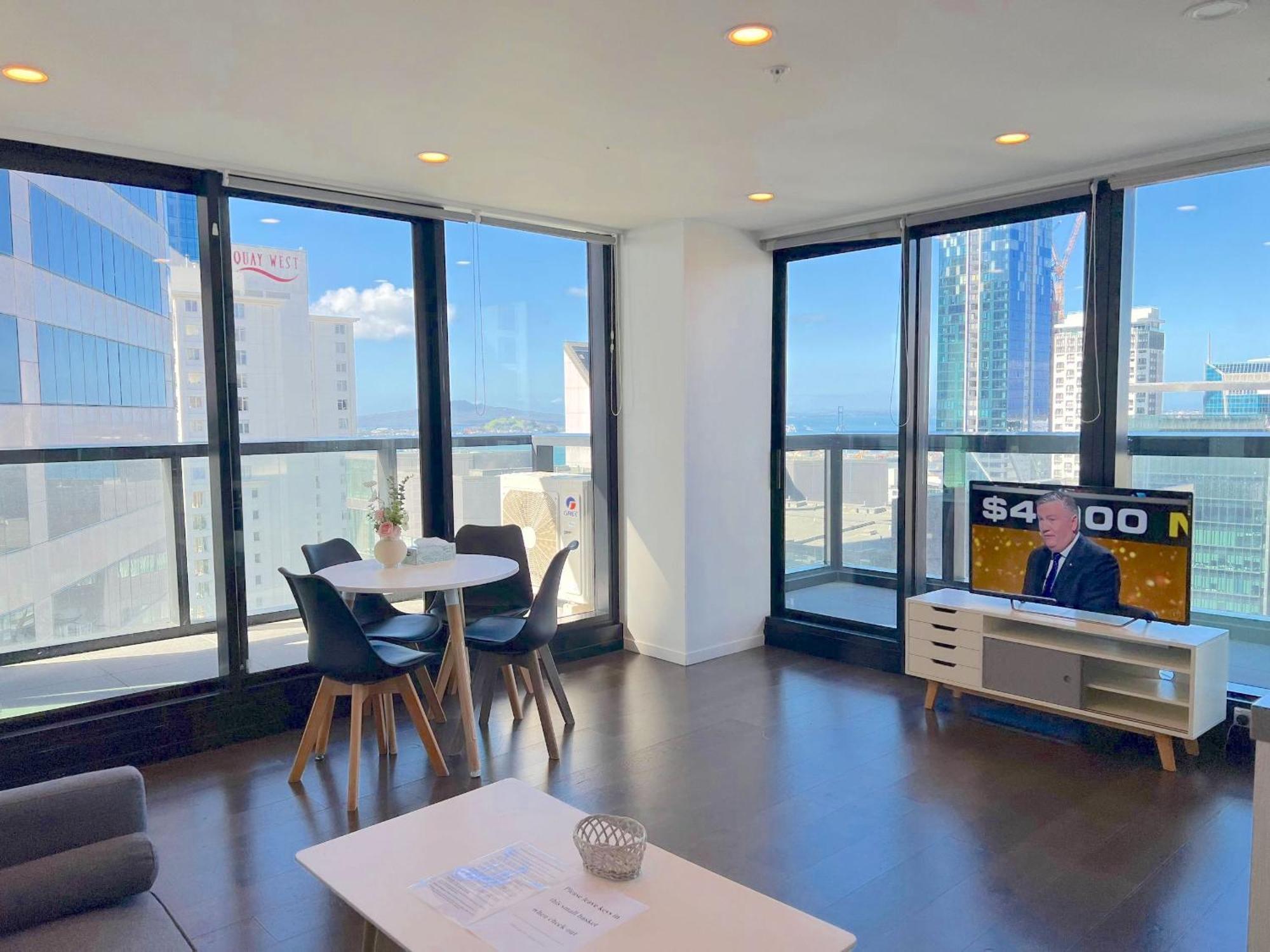 Magnificent Harbour View Skytower View Apartment In Cbd Оукланд Екстериор снимка