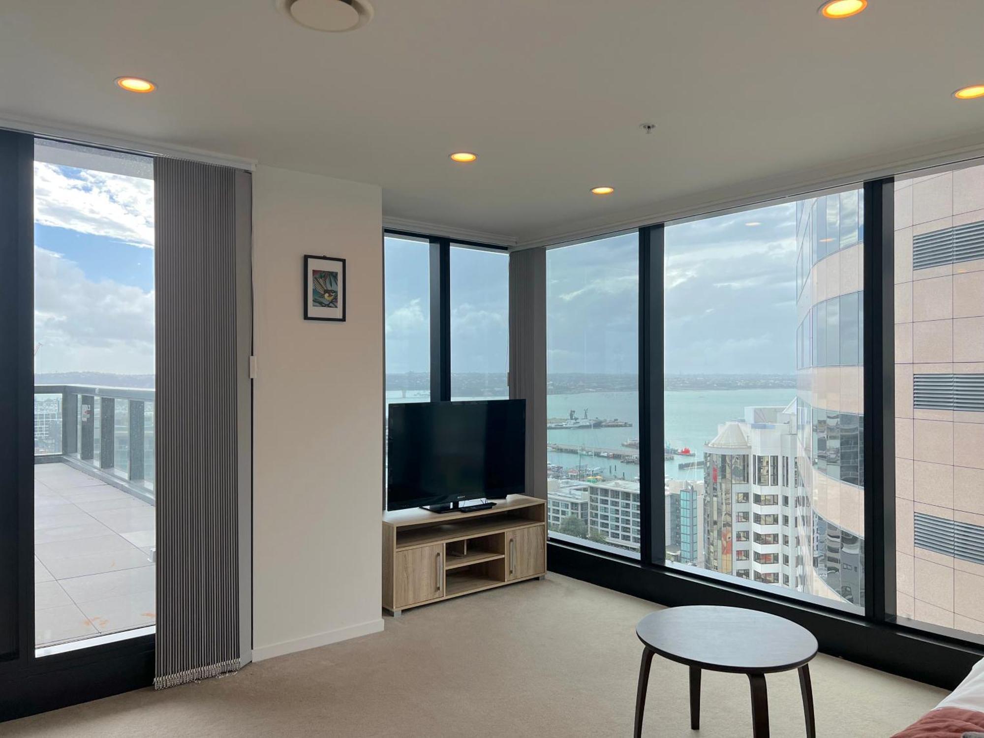 Magnificent Harbour View Skytower View Apartment In Cbd Оукланд Екстериор снимка