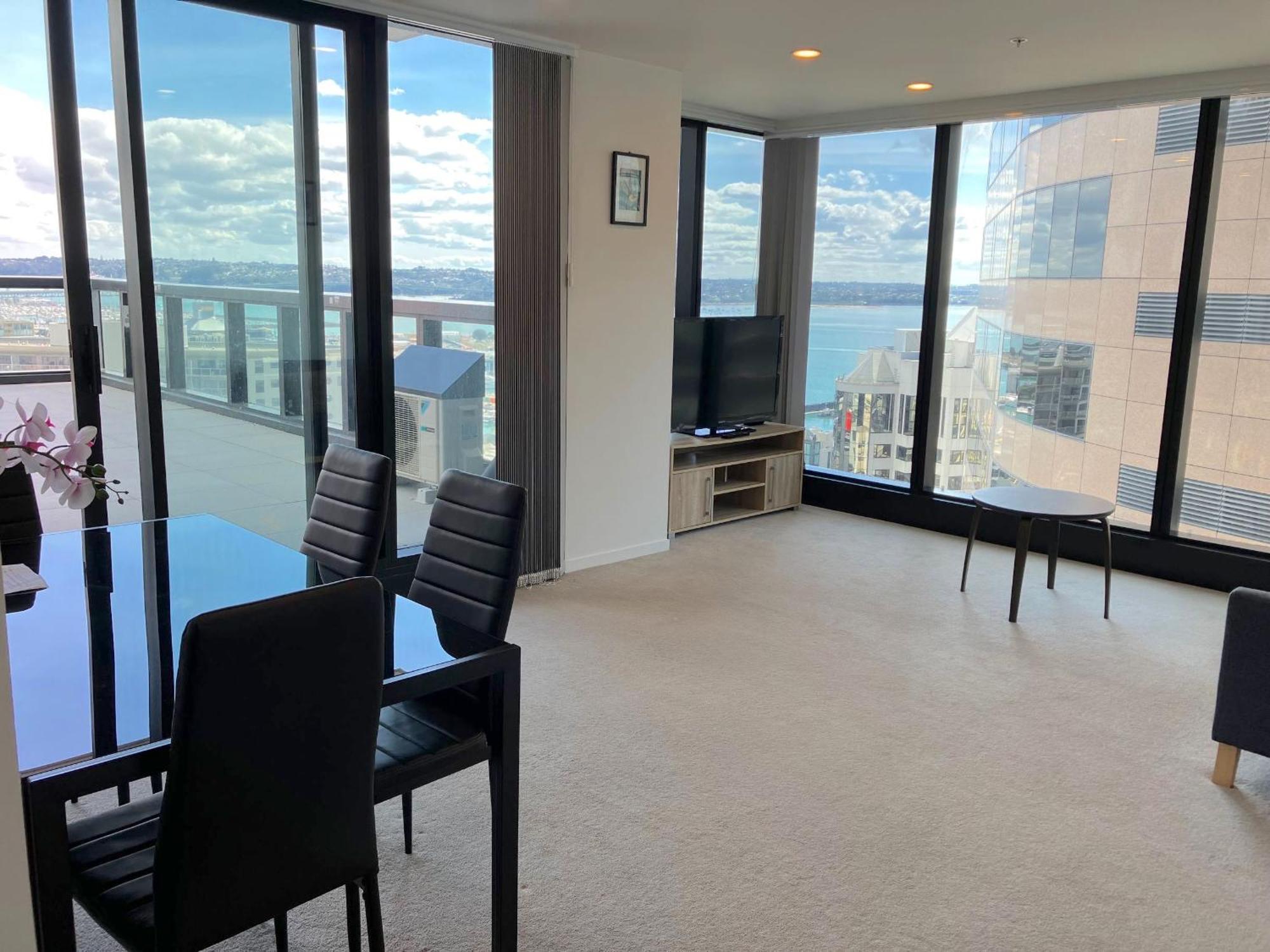 Magnificent Harbour View Skytower View Apartment In Cbd Оукланд Екстериор снимка