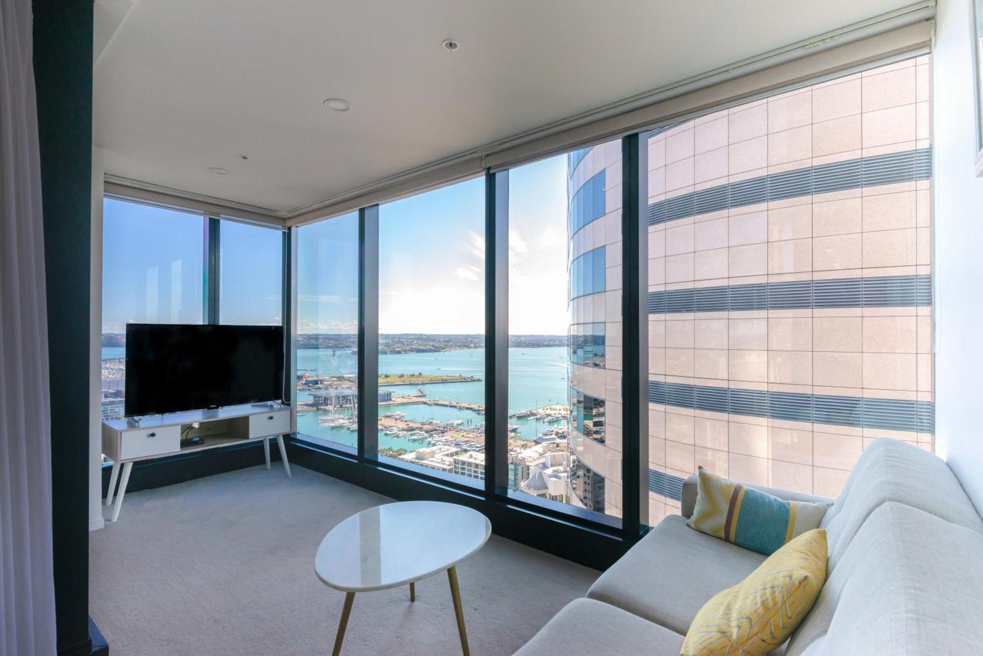 Magnificent Harbour View Skytower View Apartment In Cbd Оукланд Екстериор снимка